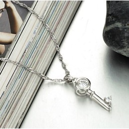 Széles Választékú Női Lakat És Kulcs  Bevonatú Titán Nyaklánc Strasszokkal