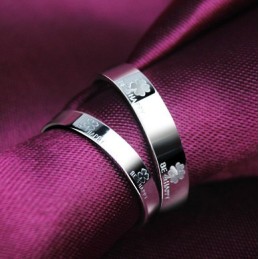 Ismert Kiváló Minőségű, Lóhere Alakú,  Bevonatú Titángyűrűjéről Szerelmeseknek