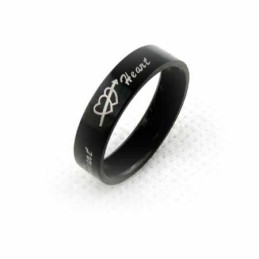 Egy Nyíl Piercing Két Szíven Átvezető Férfi 6 Mm-Es Fekete Titán Gyűrű