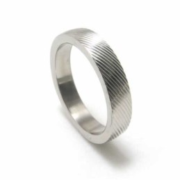 Titán Gyűrű, Keresztbe Őrölt 4 Mm-Es Kövekkel